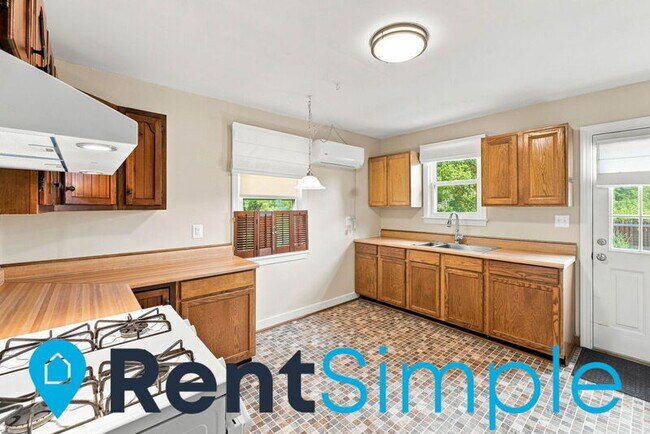Building Photo - 5112 Broad Run Church Rd