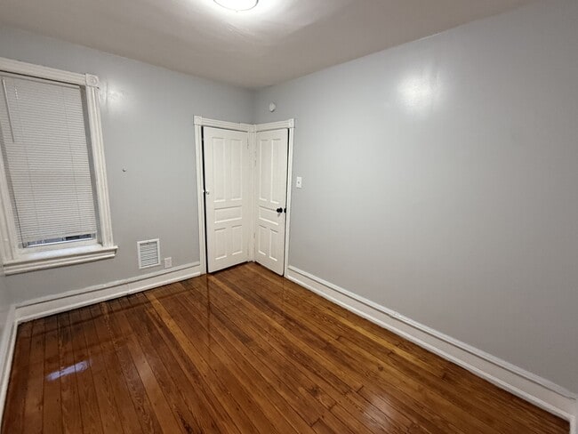 Building Photo - 1006 Spruce St