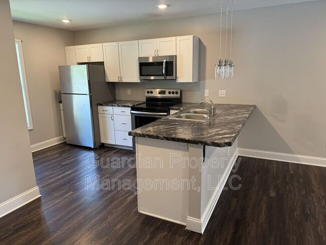 Building Photo - 1800 Sun Valley Rd