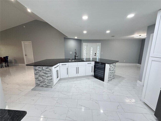 Building Photo - 128 Sandalwood Dr