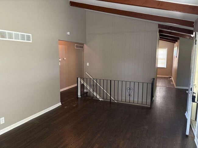 Building Photo - NEW PRICE! Beautiful 3 Bedroom Home