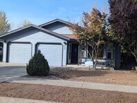 Building Photo - 2420 NE Desert Willow Ct