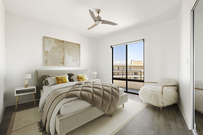 Building Photo - 4267 Marina City Dr