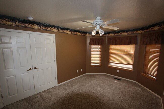 Building Photo - 2100 N Timberline Rd
