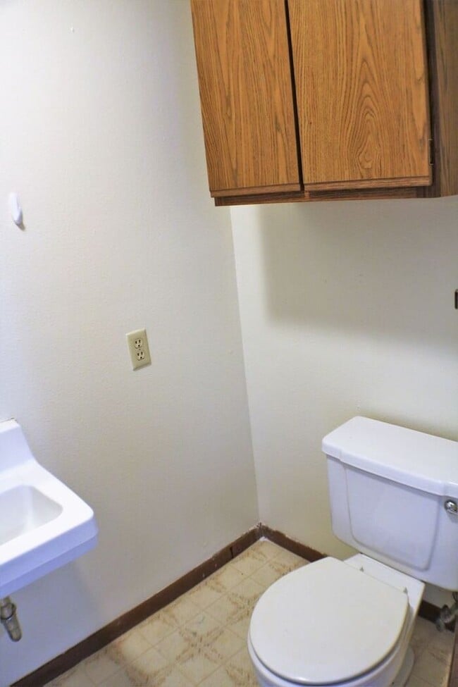 Building Photo - $1,450 | 3 Bedroom, 2.5 Bathroom Town Home...