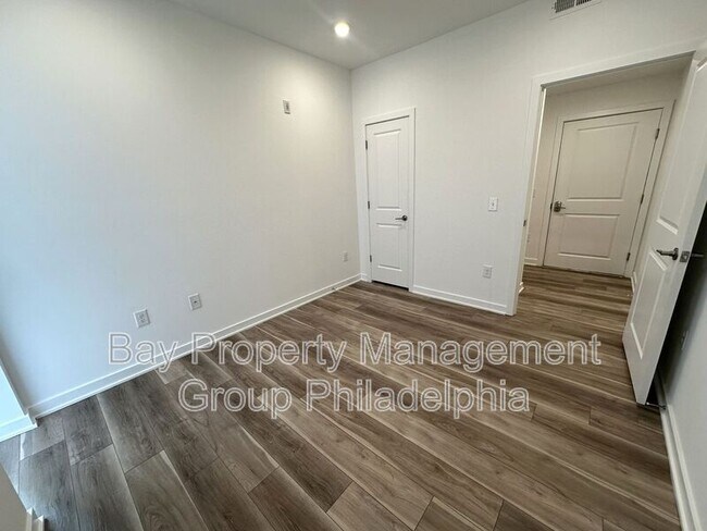 Building Photo - 2702 Frankford Ave