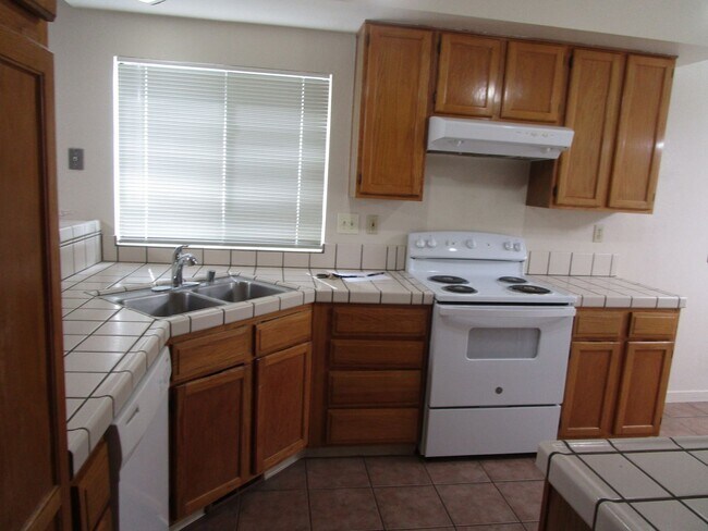 Building Photo - Beautifully Maintained Fairfield Home