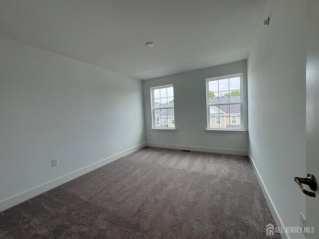 Building Photo - 71 Eastwood Ter
