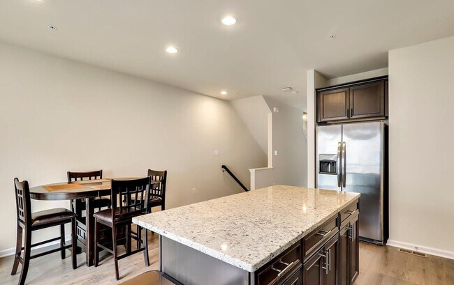 Building Photo - 8355 Daydream Cres