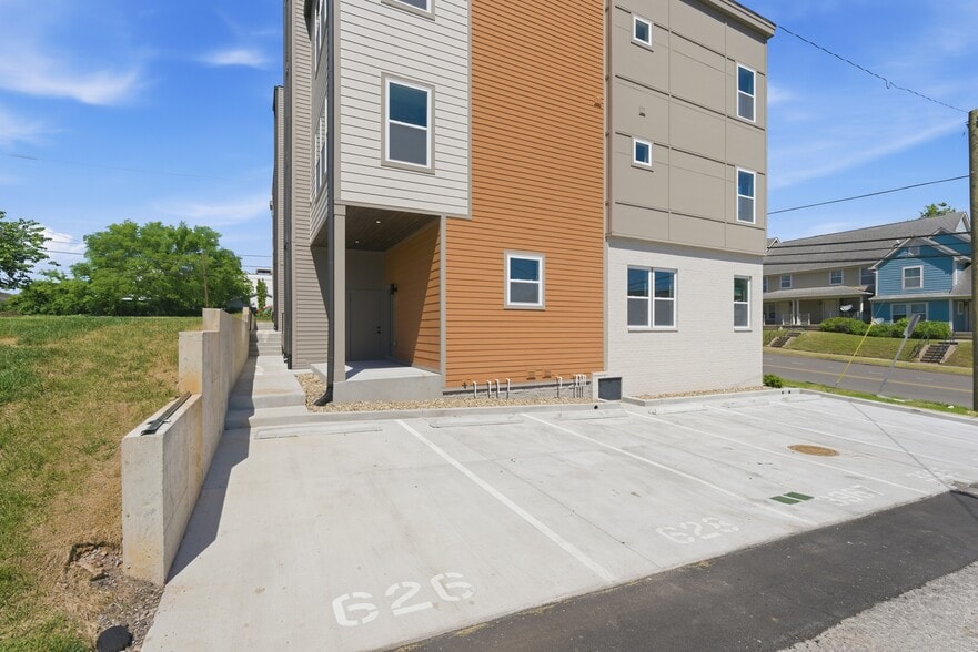 Building Photo - 626 40th Ave N