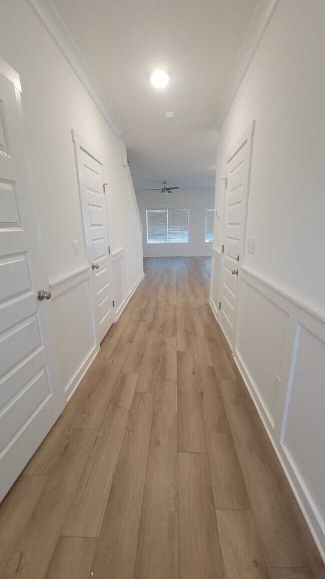 Building Photo - Section 8 Accepted!!! "Chic 3-Bed Oasis with Granite Elegance - 1720 Sq. Ft. in Huntsville!"