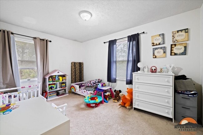 Building Photo - Two-Story Duplex in Excellent Blacksburg Location