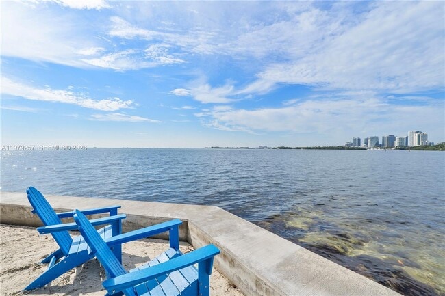 Building Photo - 3 Grove Isle Dr