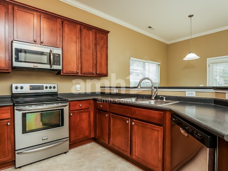 Building Photo - 65 Heritage Pky