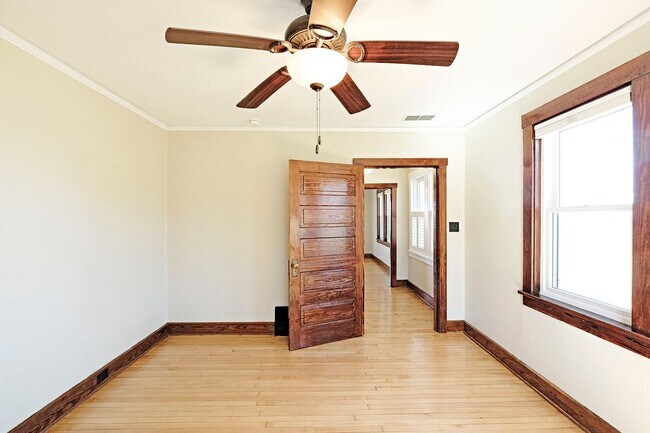 Building Photo - Beautiful Country Home With Picturesque Views