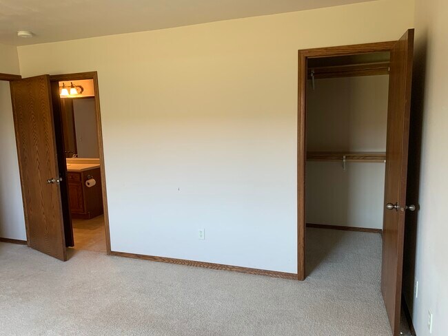 Building Photo - 7514 S Peregrine Pl