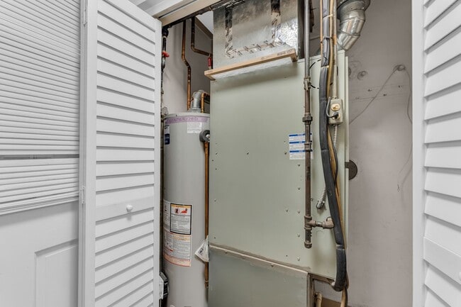 Building Photo - 6775 Middlebrook Blvd