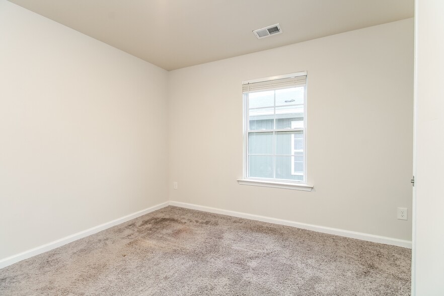 Building Photo - 306 High Grv Wy