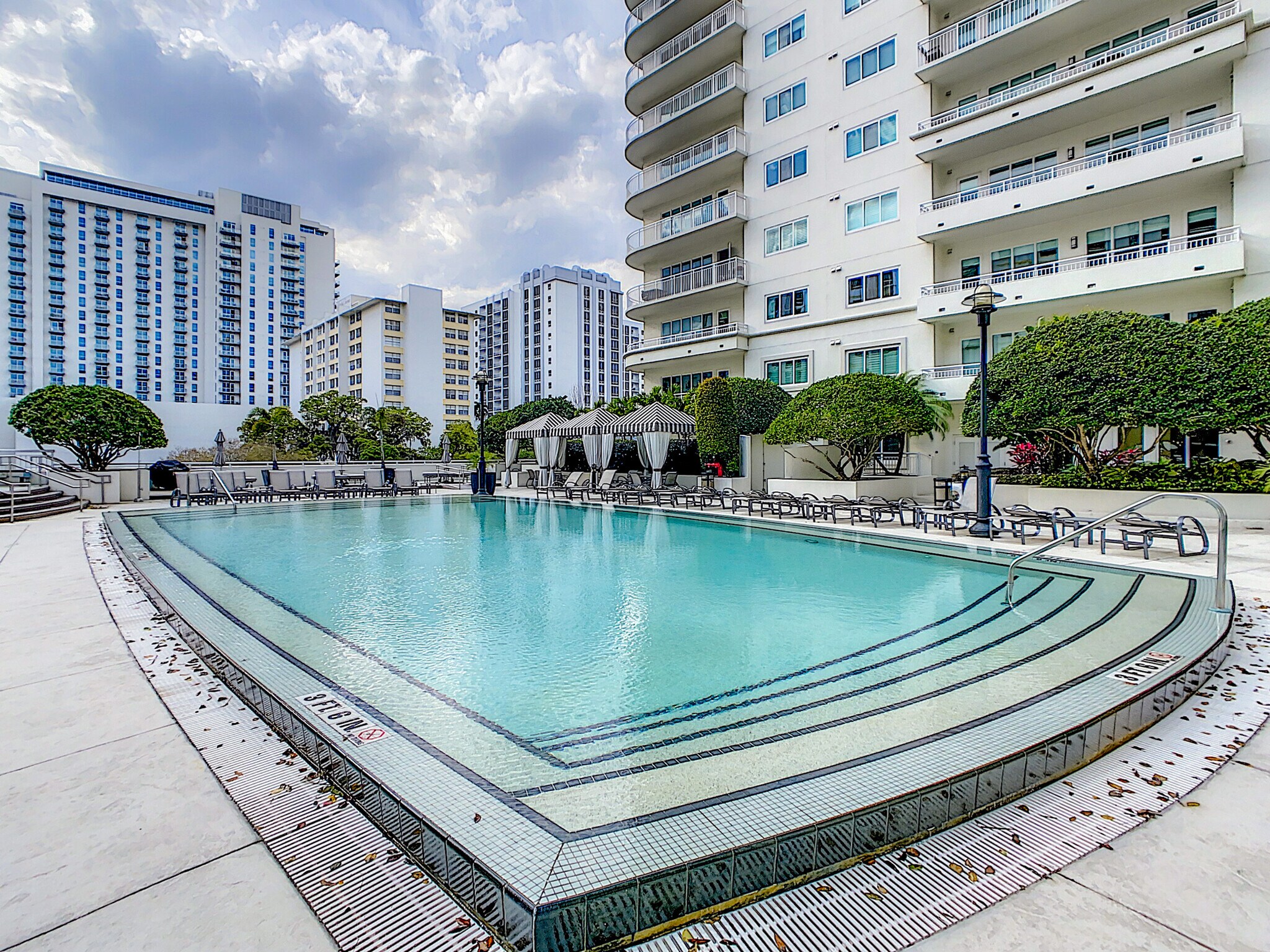 Building Photo - 100 S Eola Dr