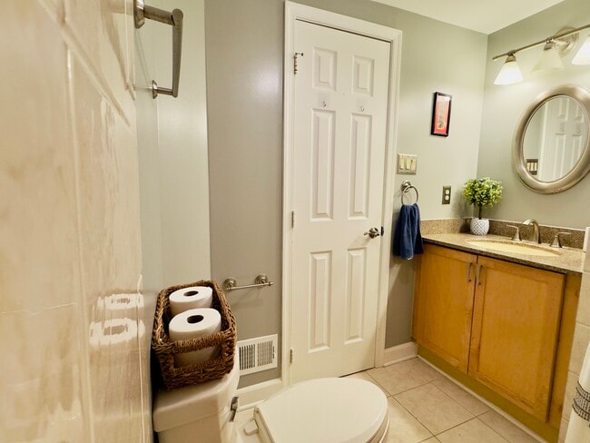 Building Photo - 3832 Charles Ave