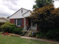 Building Photo - 910 Garver St