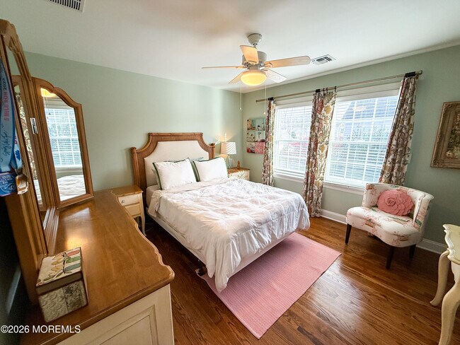 Building Photo - 315 Pitney Ave