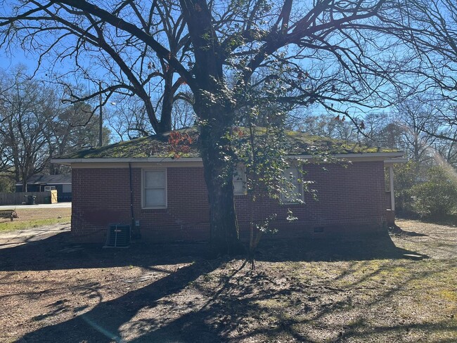 Building Photo - At Last, This Is What You’ve Been Searching For!! Call the office to schedule a tour.