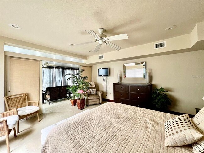Building Photo - 3220 S Shore Dr