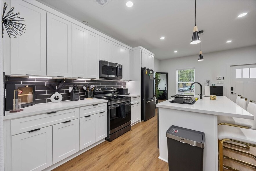 Building Photo - 205 Bolden St