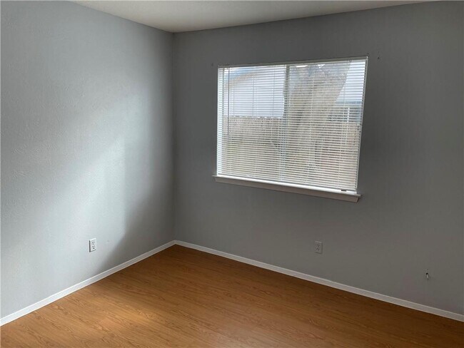 Building Photo - 105 Meteor Dr