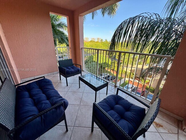 Building Photo - 19501 E Country Club Dr