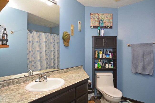 Building Photo - Spacious 4-Bedroom Gem in Buffalo with 3-C...