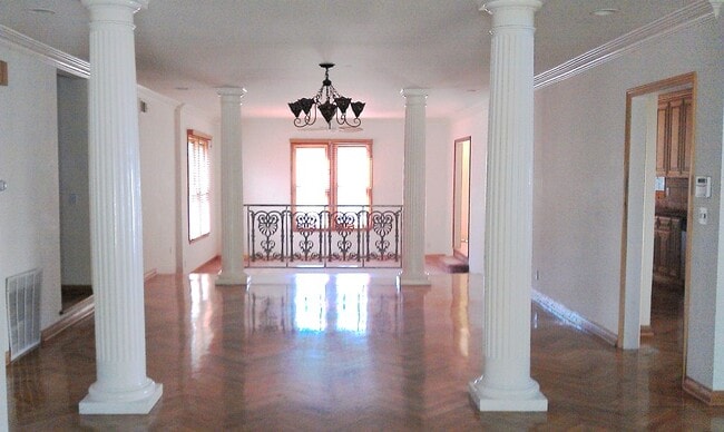 Building Photo - 1115 N Garfield Ave