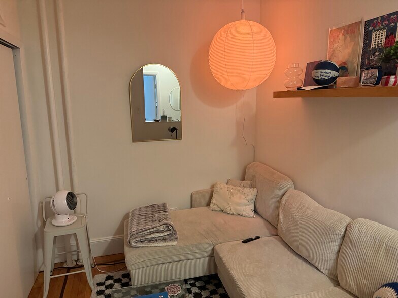 Building Photo - 1131 Washington St