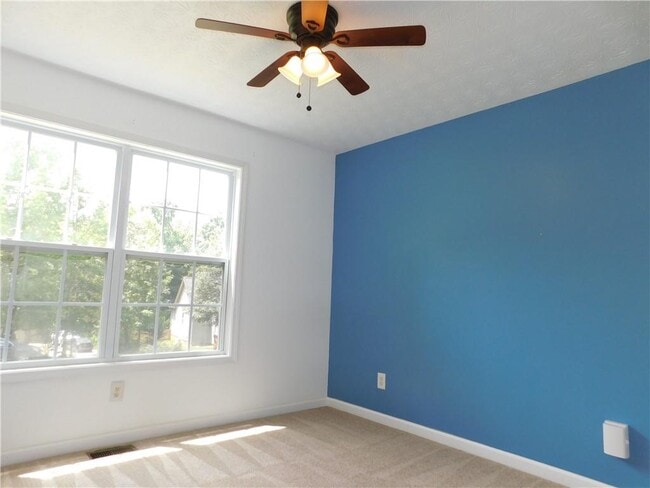 Building Photo - 576 Greenwood Park Way