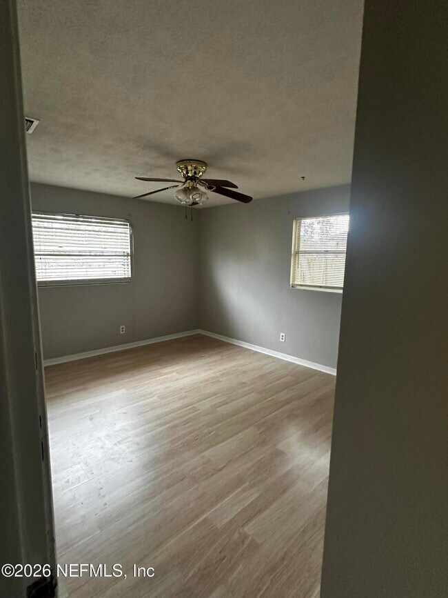 Building Photo - 577 Clermont Ave S