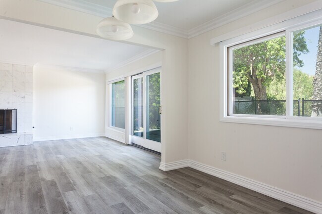 Building Photo - 6427 Dunlo Pl