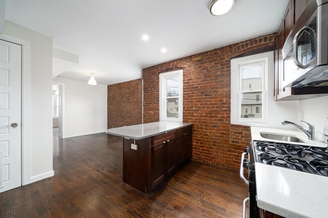 Building Photo - 386 Bergen Ave