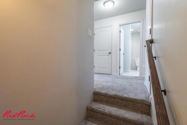 Building Photo - Charming 3 bedroom Townhome. 2 Community Pools!