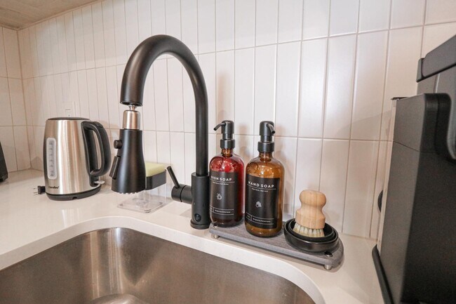 Building Photo - 1806 A St NE