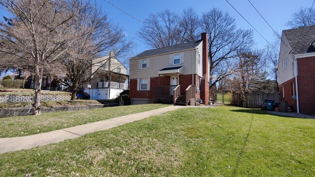 Building Photo - *Beautifully Updated & Charming 3BD/1BA Single-Family Home Available in West Mifflin*