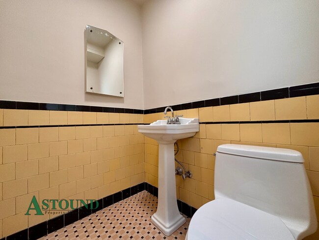 Building Photo - 915 Glendome Cir