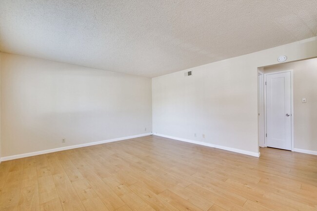 Building Photo - 2 Bedroom Condo Style Unit in South San Jo...