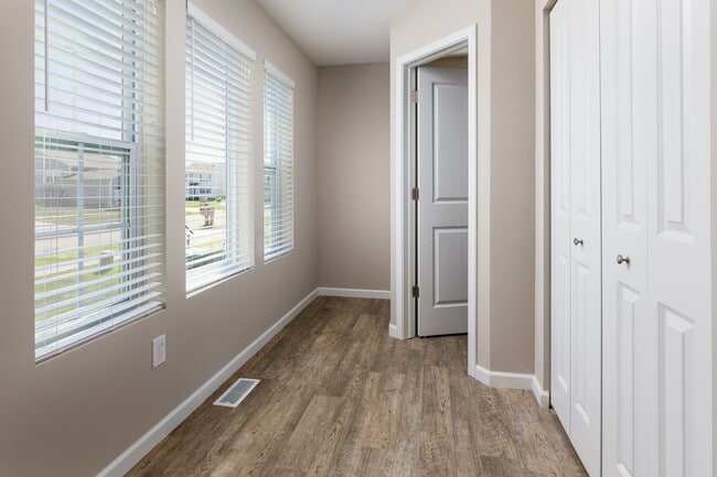 Building Photo - Outstanding Newer Home