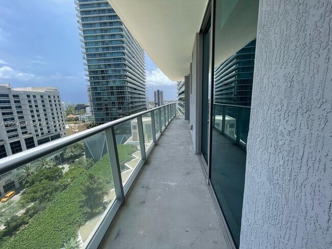 Building Photo - 1100 S Miami Ave