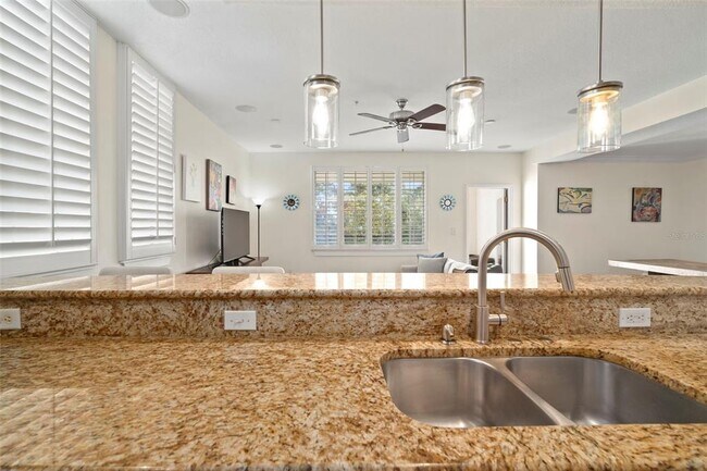 Building Photo - 435 S Oregon Ave