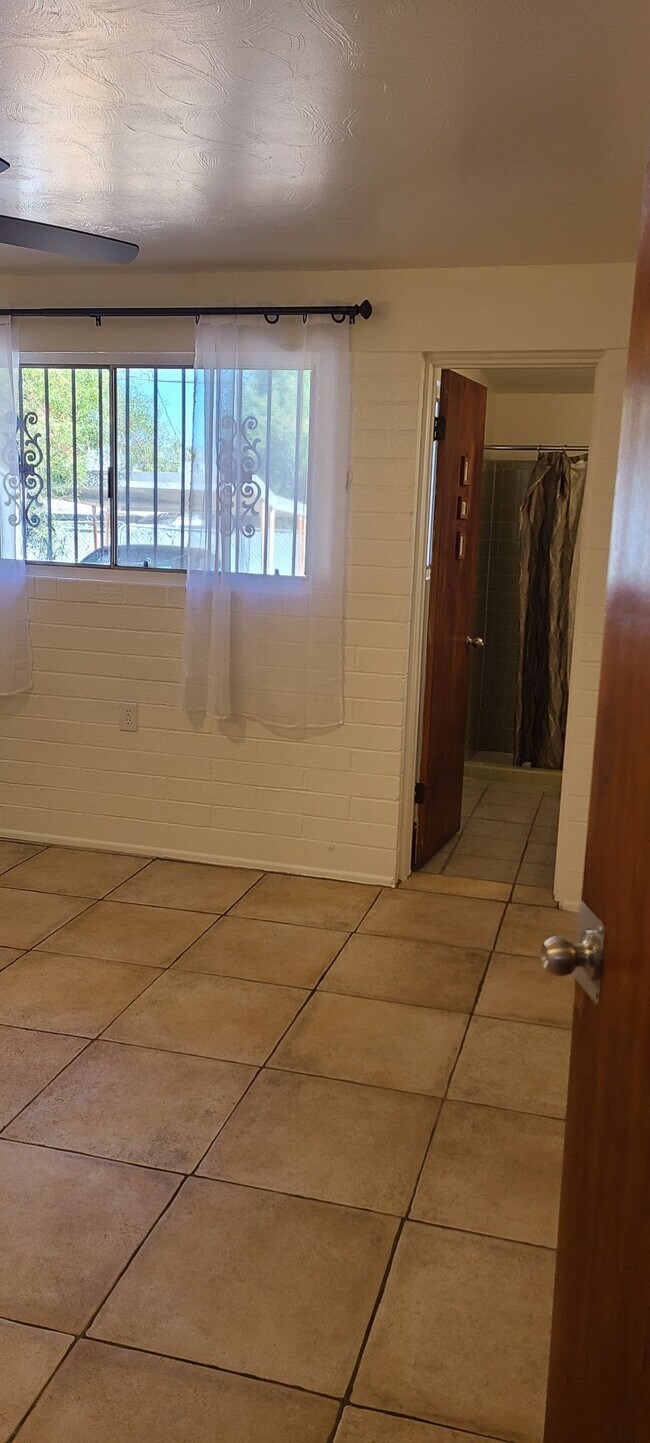 Master Bed - 1375 E Louisiana Dr