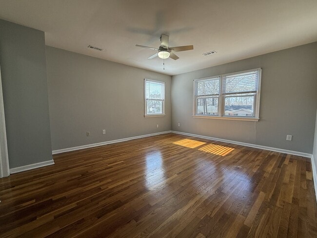 Building Photo - 4 Bedroom Home in Village Green.