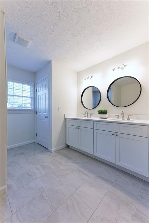 Building Photo - 2208 Heritage Trace Dr