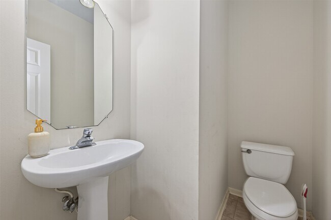 Building Photo - 23730 River Pl Dr